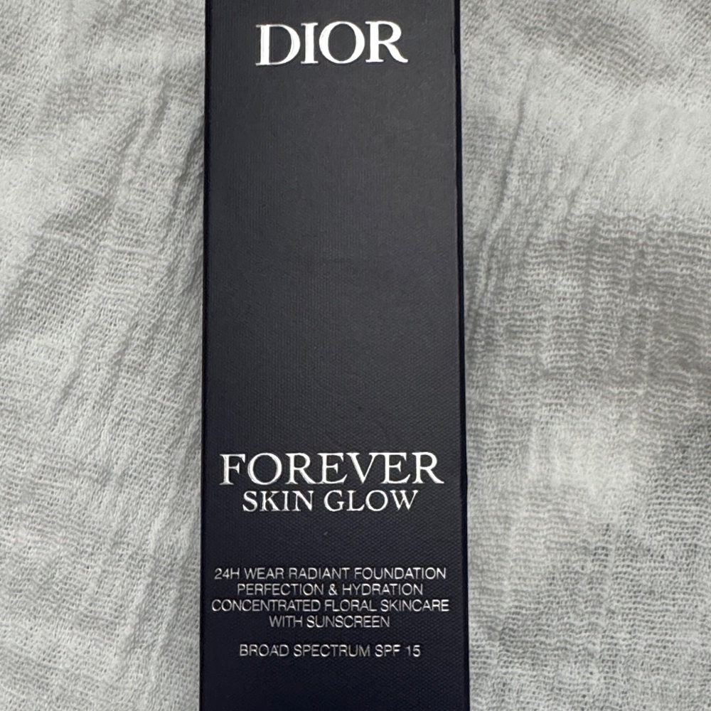 Dior Forever Skin Glow Foundation